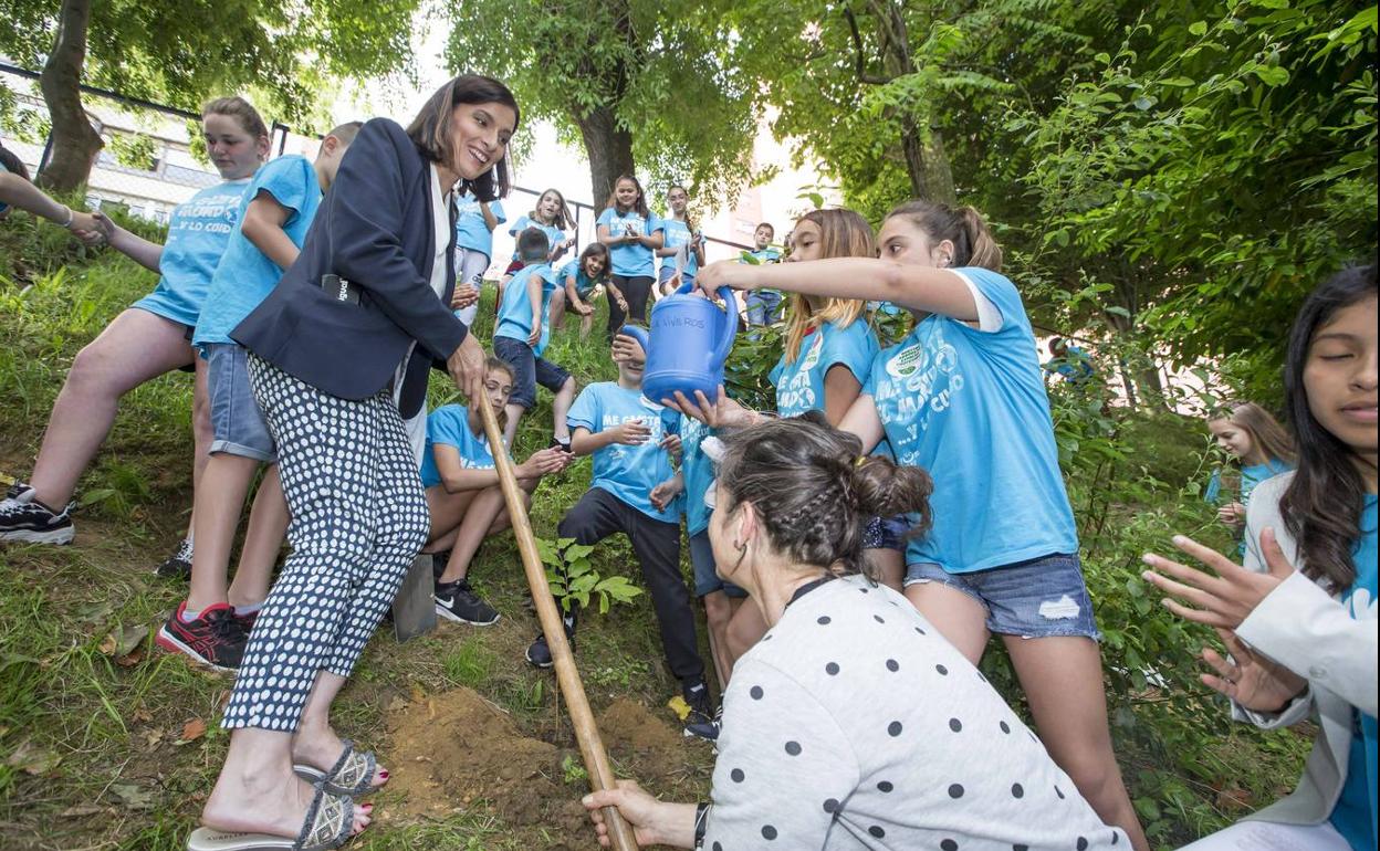 Santander planta el primer árbol de los 9.000 comprometidos por Igual para los próximos 4 años