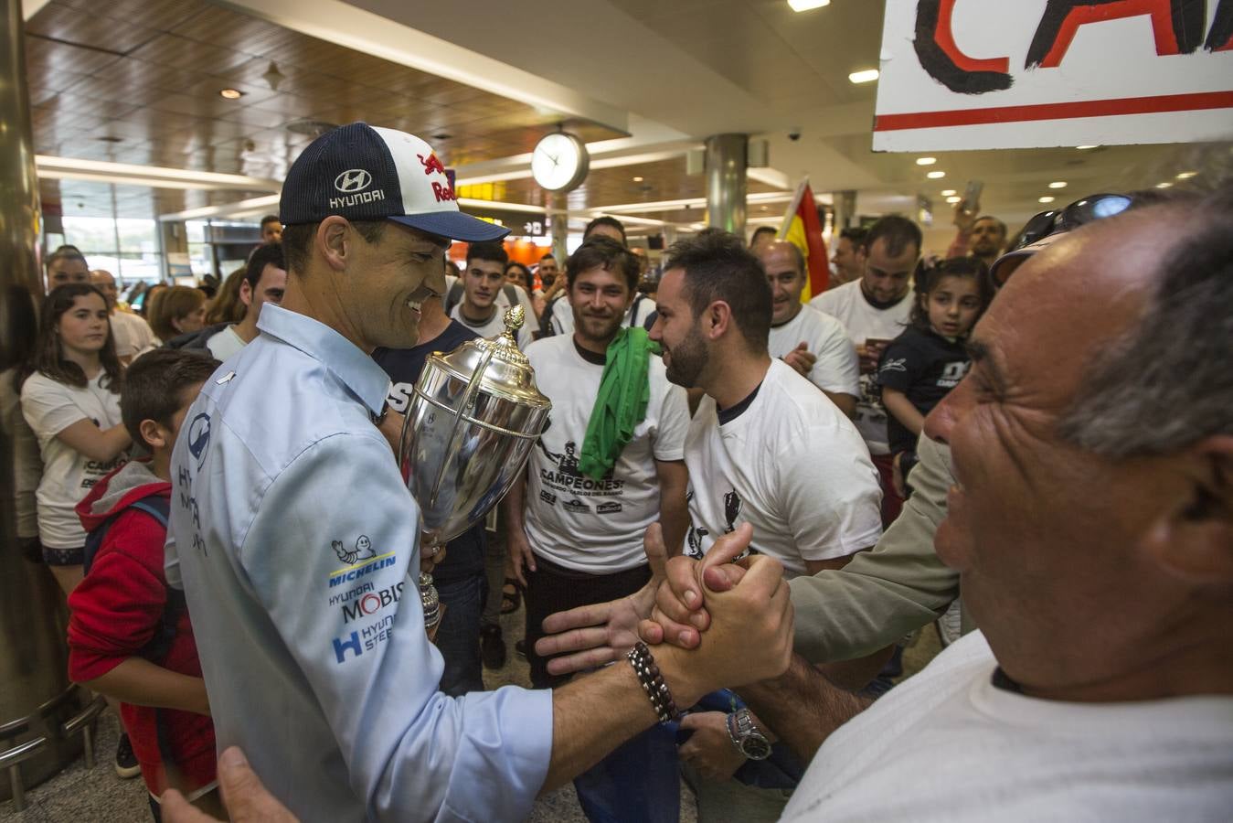 Fotos: Dani Sordo regresa a casa tras su éxito en el Rally de Cerceña