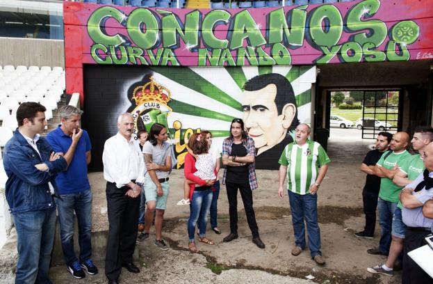 Acto de presentación del mural de la Curva Nando Yosu, en julio de 2014.