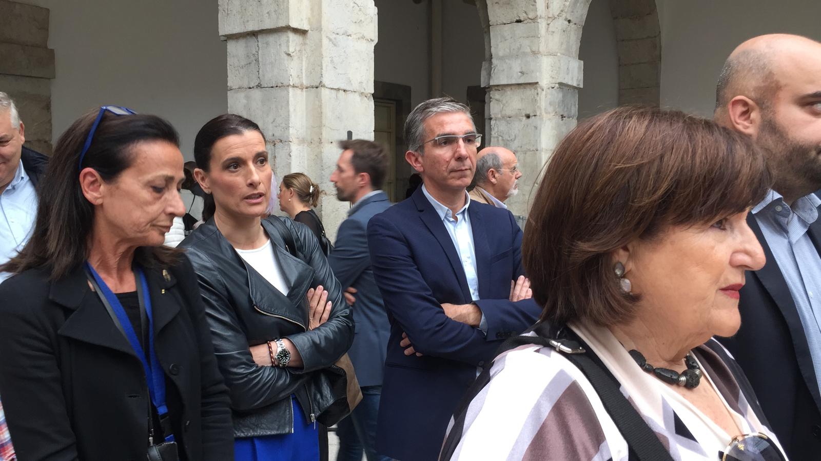 Carmen Ruiz, Gema Igual y César Díaz, del PP de Santander, han asistido al homenaje a De la Sierra. 