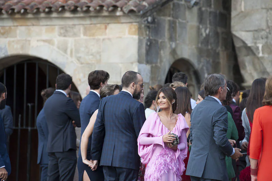 La 'influencer' y el empresario Pablo Castellano se casaron ante centenares de curiosos en la Colegiata de Castañeda