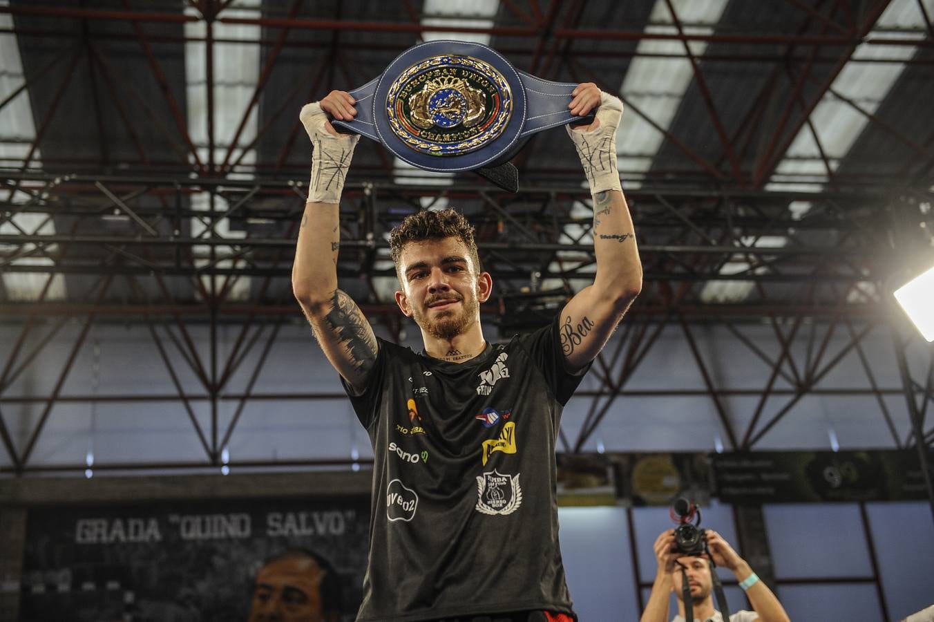 El Pabellón Vicente Trueba se llenó de público durante la velada de boxeo en la que seis combates precedieron al que enfrentó a Sergio García y Sergei Rabchanka