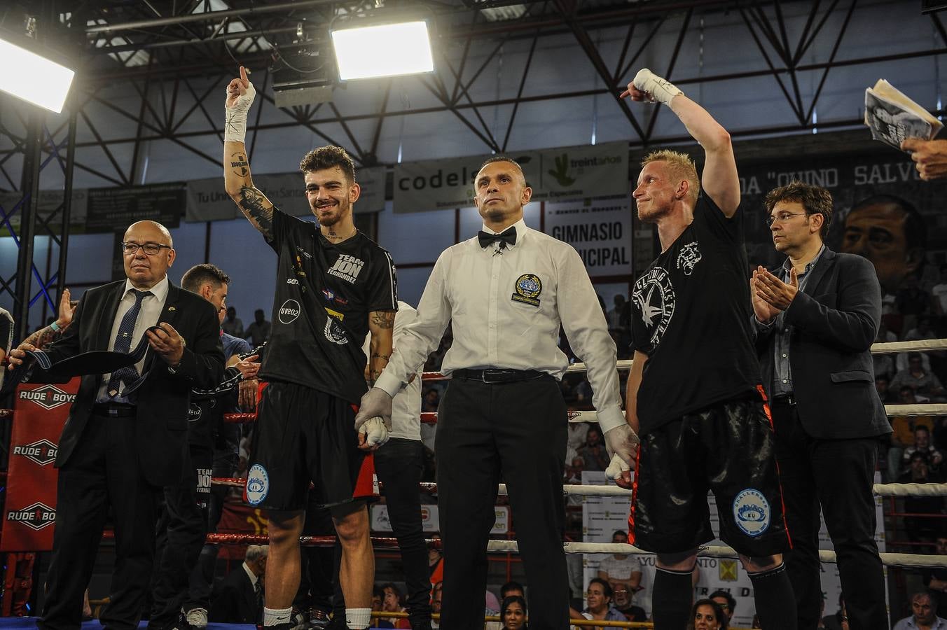 El Pabellón Vicente Trueba se llenó de público durante la velada de boxeo en la que seis combates precedieron al que enfrentó a Sergio García y Sergei Rabchanka