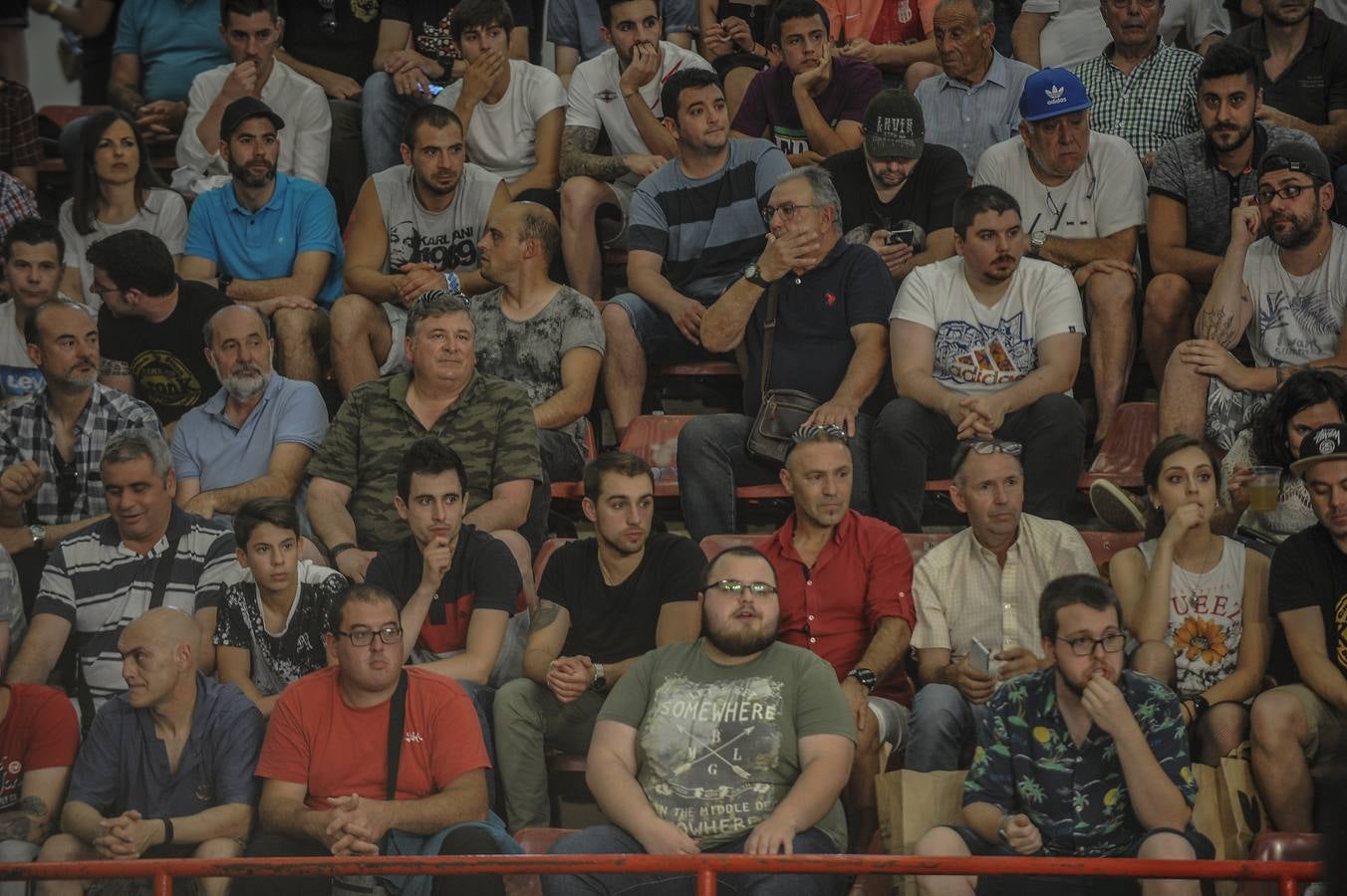 El Pabellón Vicente Trueba se llenó de público durante la velada de boxeo en la que seis combates precedieron al que enfrentó a Sergio García y Sergei Rabchanka