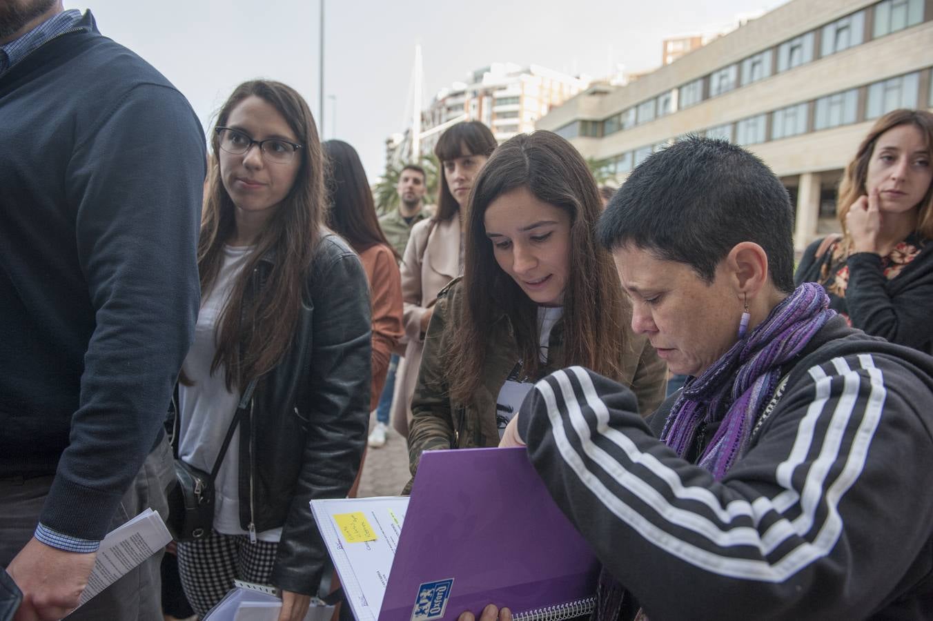 Fotos: Históricas oposiciones docentes en Cantabria