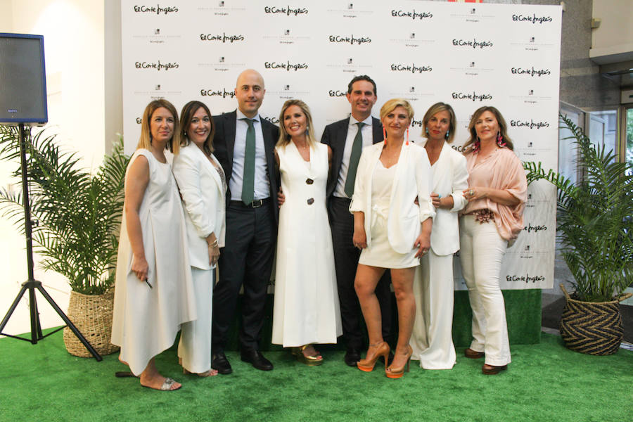 Foto de equipo de El Corte Inglés en la presentación del nuevo espacio de 'personal shopper' .