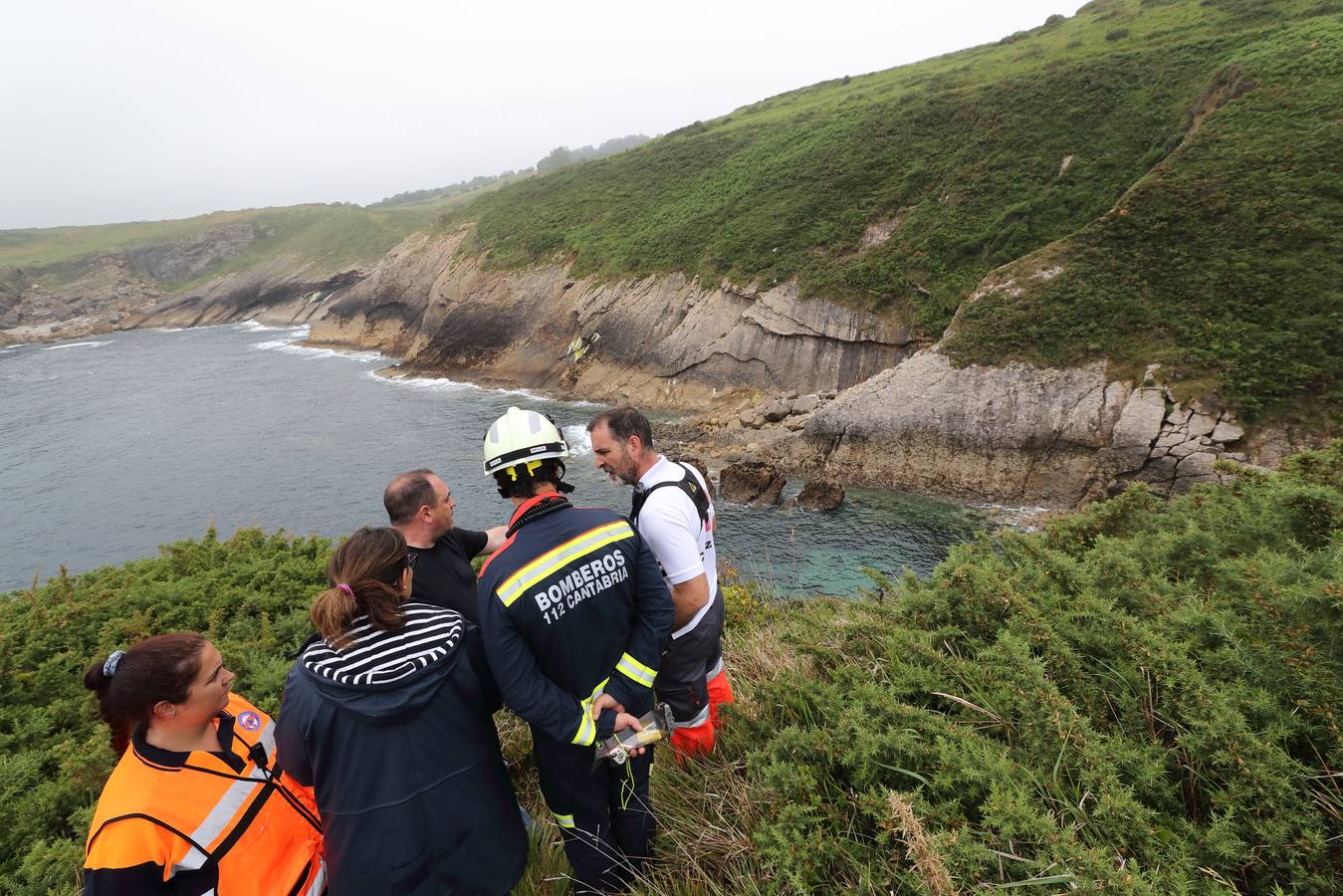 Los perros han vuelto a señalar el rastro del menor en los acantilados mientras se le busca también desde el mar y desde el aire