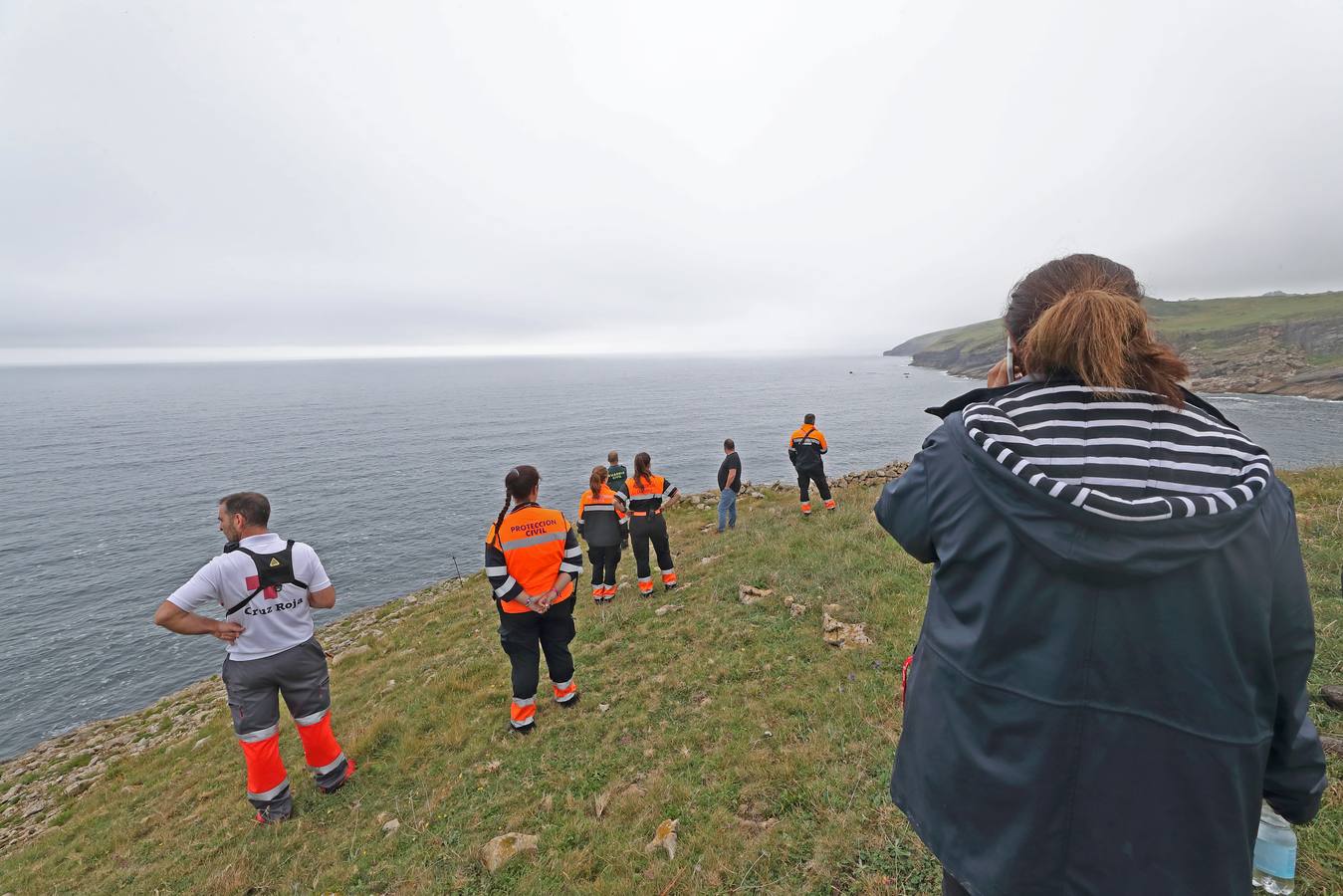 Los perros han vuelto a señalar el rastro del menor en los acantilados mientras se le busca también desde el mar y desde el aire