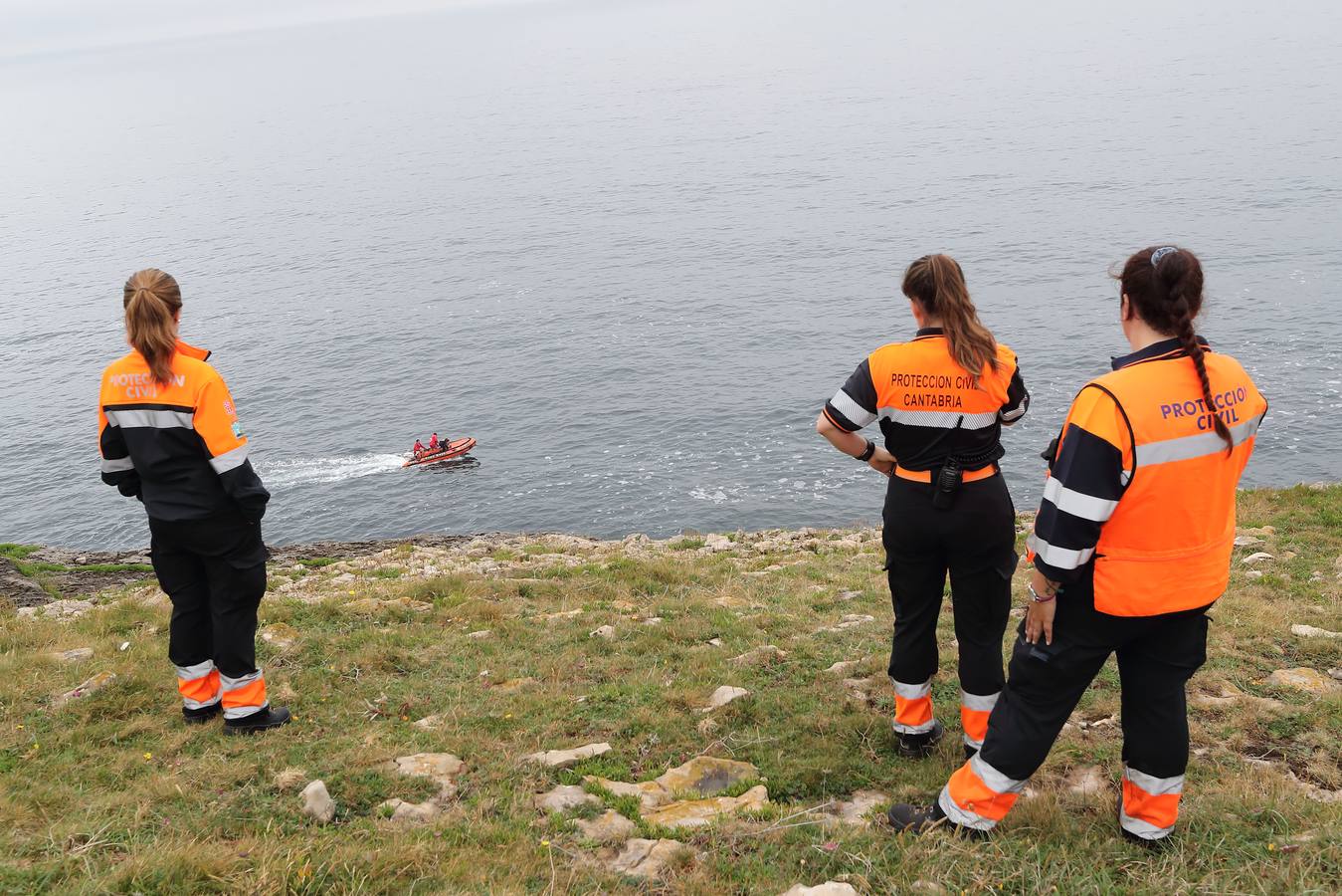 Los perros han vuelto a señalar el rastro del menor en los acantilados mientras se le busca también desde el mar y desde el aire