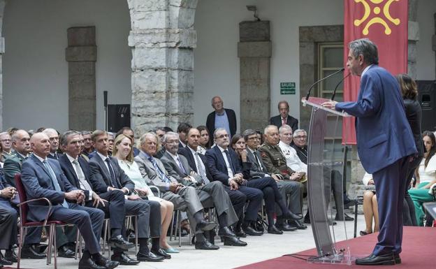 Miguel Ángel Revilla durante su intervención.