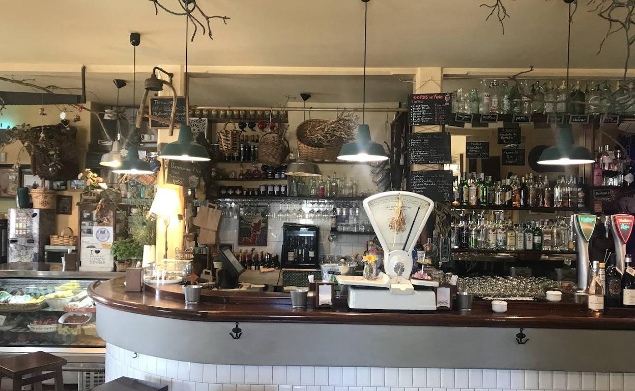 Picoteo informal en un marco con sabor añejo en Casa Sampedro