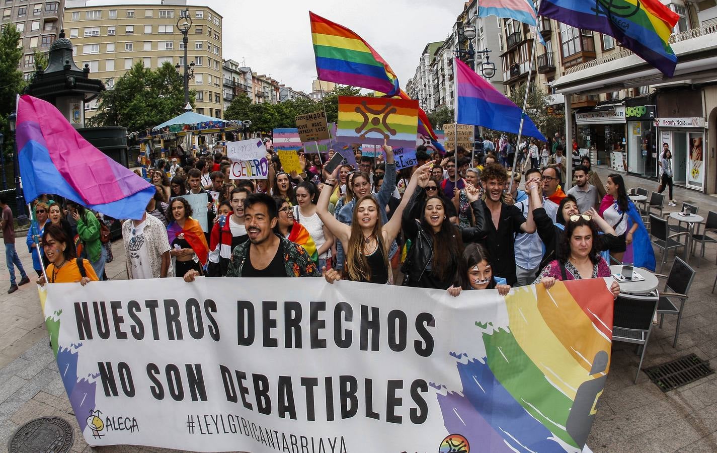 Fotos: La manifestación por el Día del Orgullo por el centro de Santander