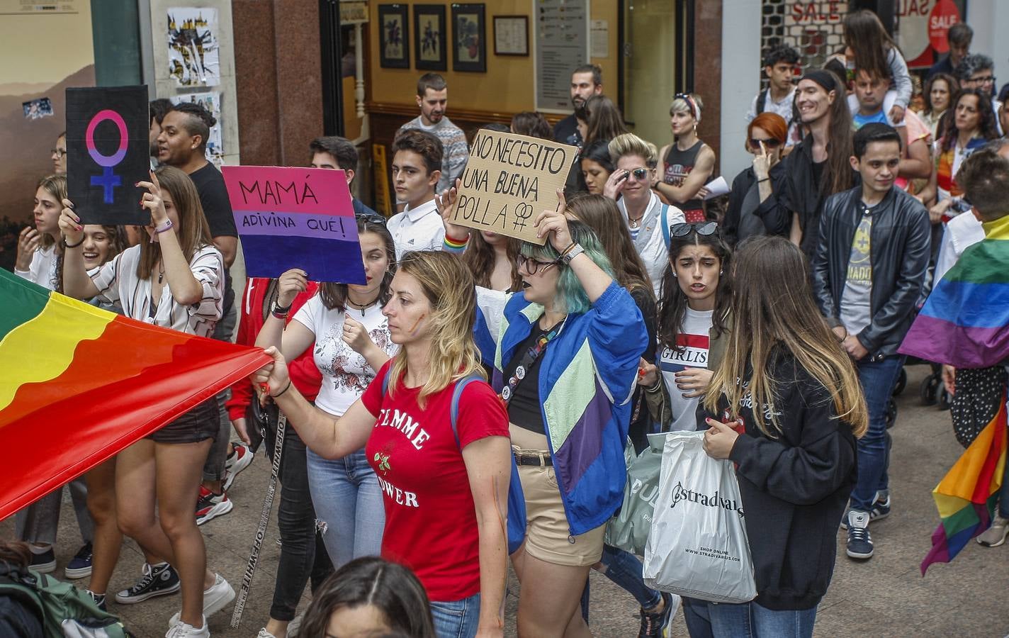 Fotos: La manifestación por el Día del Orgullo por el centro de Santander