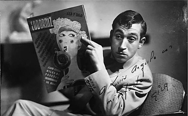 Imagen principal - Gila protagonizó un espectáculo de humor. En la imagen posa con la revista Codorniz. | Marisol Ayuso interpretó 'Lecciones de matrimonio'. Era vedette y su humor era «muy pícaro». | Francisco Rabal, un actor de amplia trayectoria, también pisó el escenario santanderino.