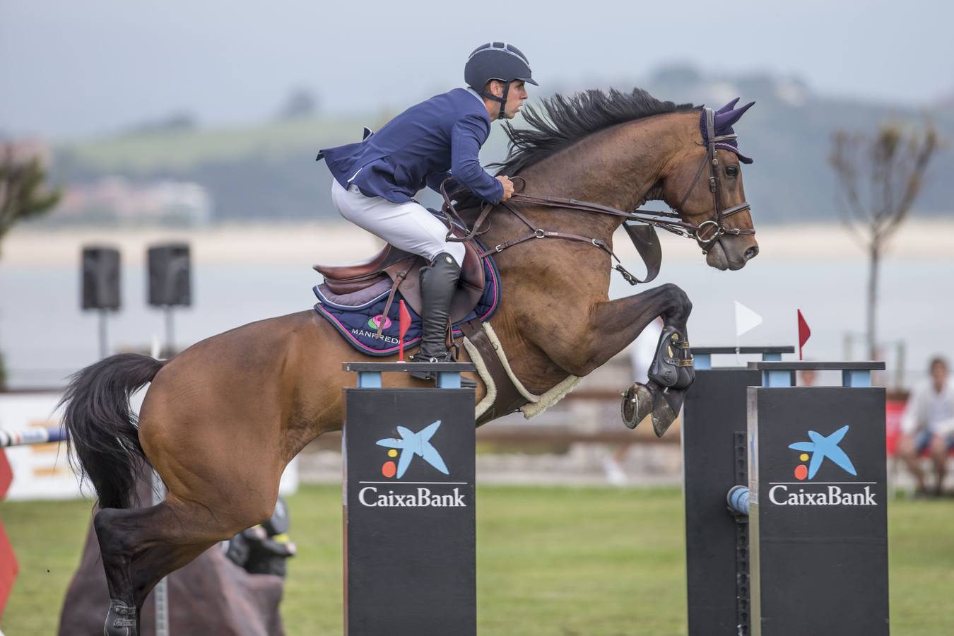 El jinete vitoriano González de Zárate ganó el Trofeo CaixaBank y la joven amazona cántabra Gabriela Pérez se hizo con el segundo puesto del Frigo, en una jornada que atrajo a multitud de personas a La Magdalena