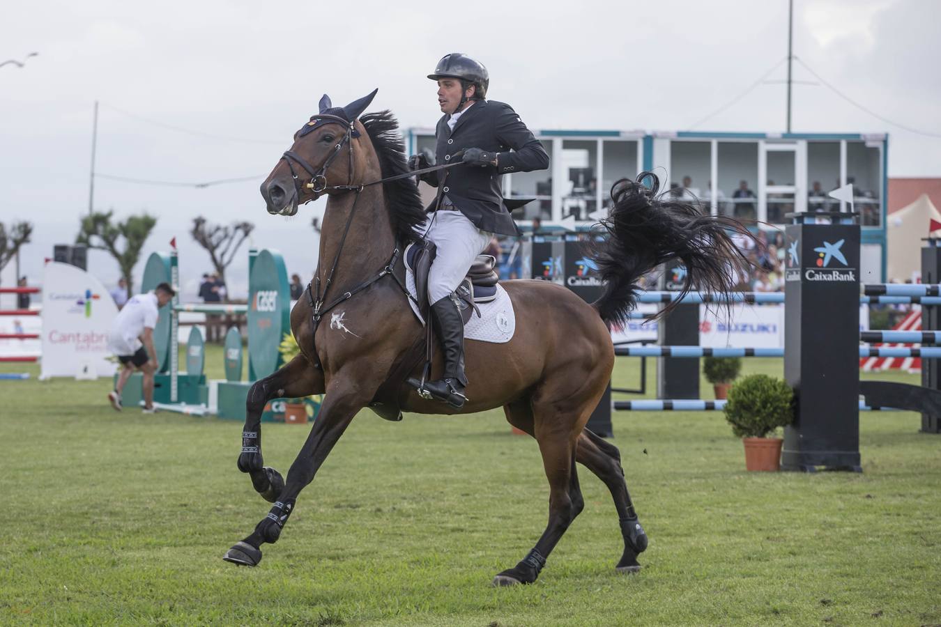 El jinete vitoriano González de Zárate ganó el Trofeo CaixaBank y la joven amazona cántabra Gabriela Pérez se hizo con el segundo puesto del Frigo, en una jornada que atrajo a multitud de personas a La Magdalena