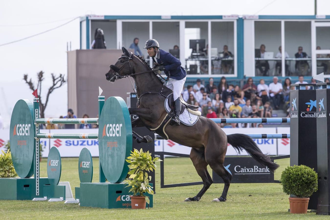 El jinete vitoriano González de Zárate ganó el Trofeo CaixaBank y la joven amazona cántabra Gabriela Pérez se hizo con el segundo puesto del Frigo, en una jornada que atrajo a multitud de personas a La Magdalena