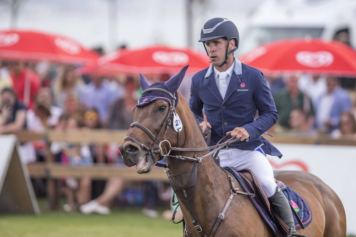 El jinete vitoriano González de Zárate ganó el Trofeo CaixaBank y la joven amazona cántabra Gabriela Pérez se hizo con el segundo puesto del Frigo, en una jornada que atrajo a multitud de personas a La Magdalena