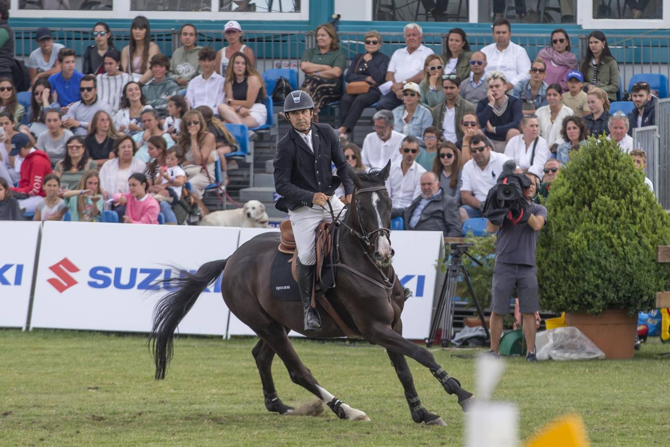 El jinete vitoriano González de Zárate ganó el Trofeo CaixaBank y la joven amazona cántabra Gabriela Pérez se hizo con el segundo puesto del Frigo, en una jornada que atrajo a multitud de personas a La Magdalena