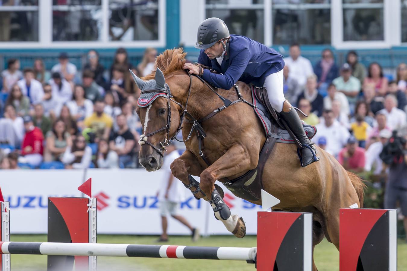 El jinete vitoriano González de Zárate ganó el Trofeo CaixaBank y la joven amazona cántabra Gabriela Pérez se hizo con el segundo puesto del Frigo, en una jornada que atrajo a multitud de personas a La Magdalena