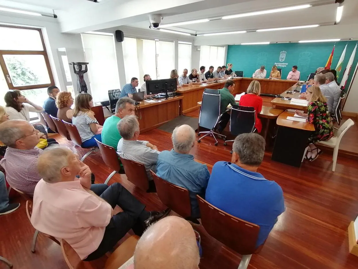 El Pleno extraordinario de Piélagos para establecer el reparto de áreas y retribuciones se celebró ayer.
