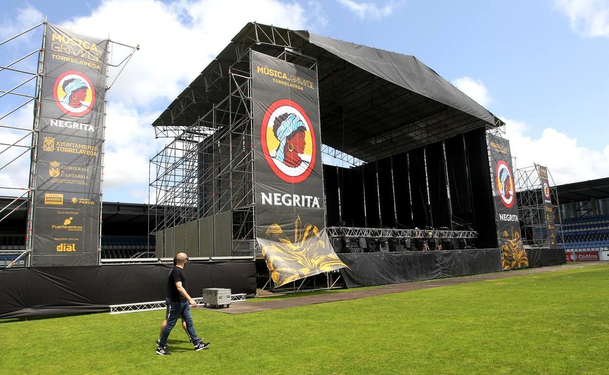 Escenario en el campo del Malecón, que este miércoles se estrenará.