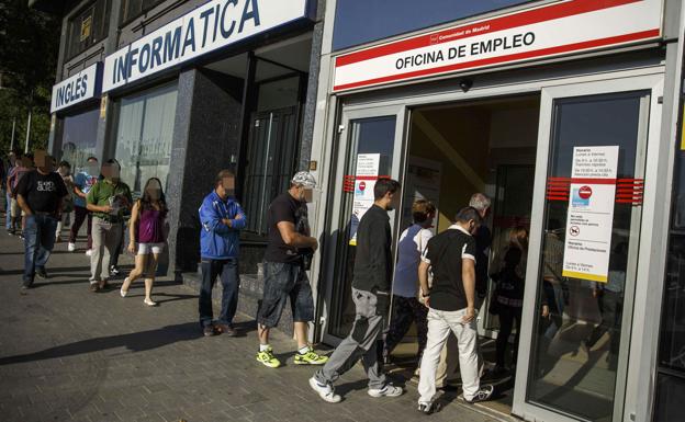 El empleo se ralentiza pero la Seguridad Social supera por fin los 19,5 millones de afiliados