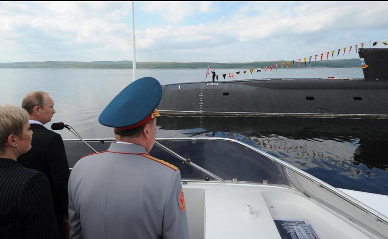El Kremlin oculta los detalles del incendio en un submarino nuclear de la Armada rusa