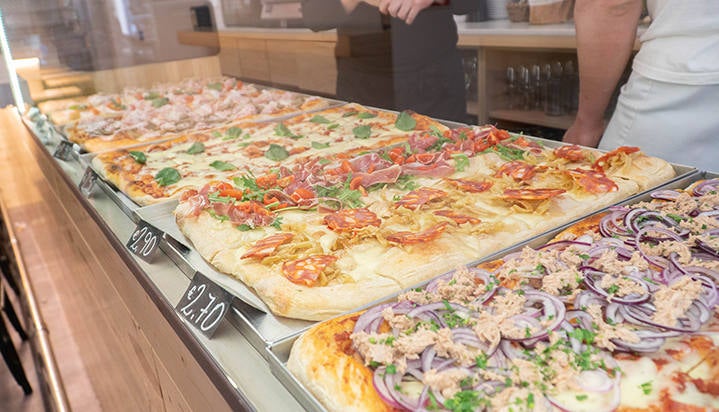 Pizzas romanas al corte. 