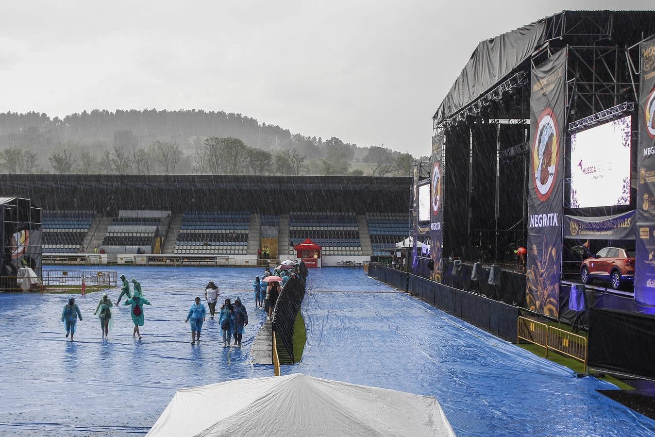 Fotos: Suspendidos por la lluvia los conciertos de Musica en Grande