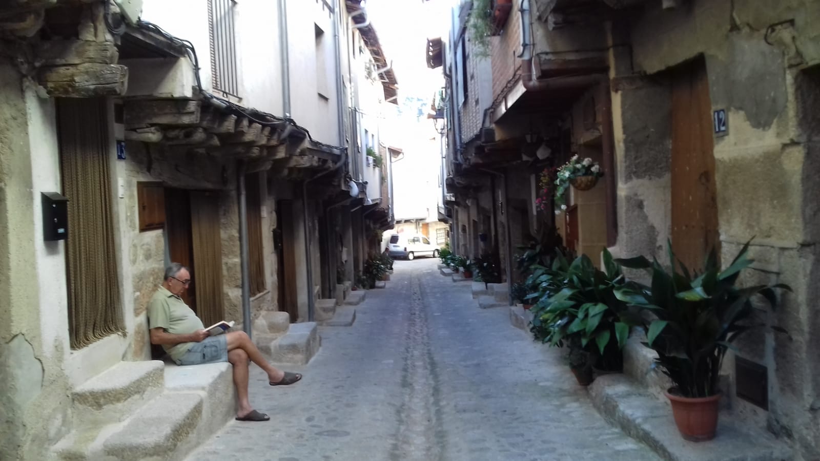 Típica calle de San Martín de Trevejo.