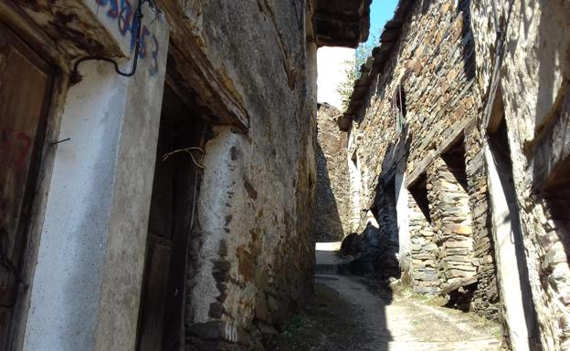 Callejuela del pueblo Riomalo de Arriba.