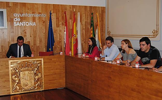 Abascal defendió que las dedicaciones acordadas corresponden a áreas importantes. 