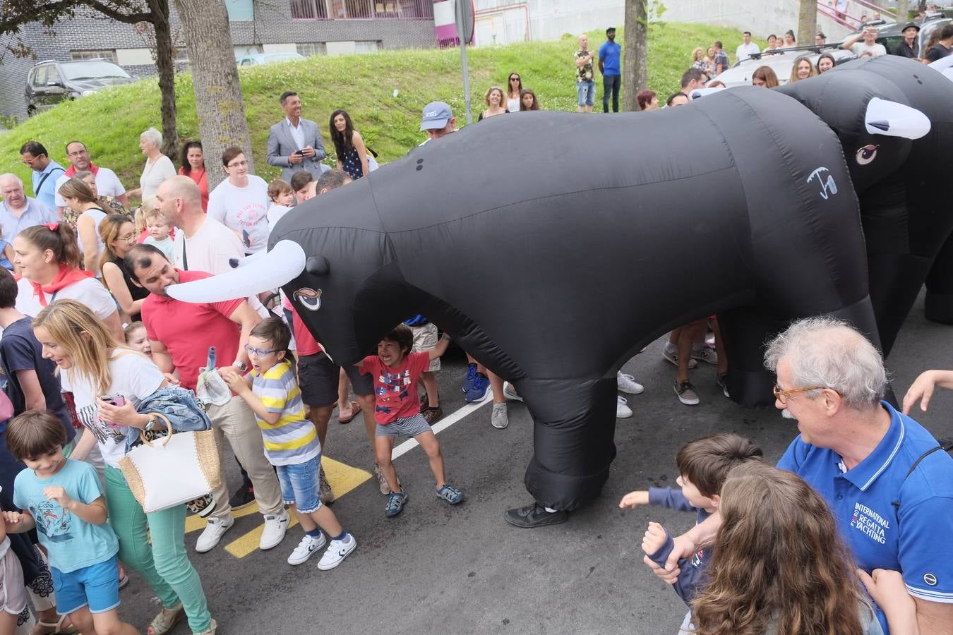 Fotos: Risas y carreras en el encierro infantil de Tetuán