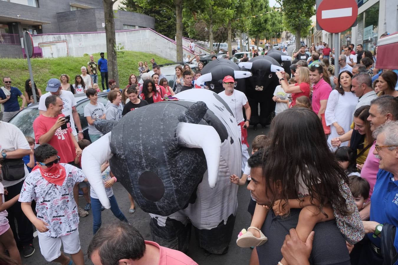 Fotos: Risas y carreras en el encierro infantil de Tetuán