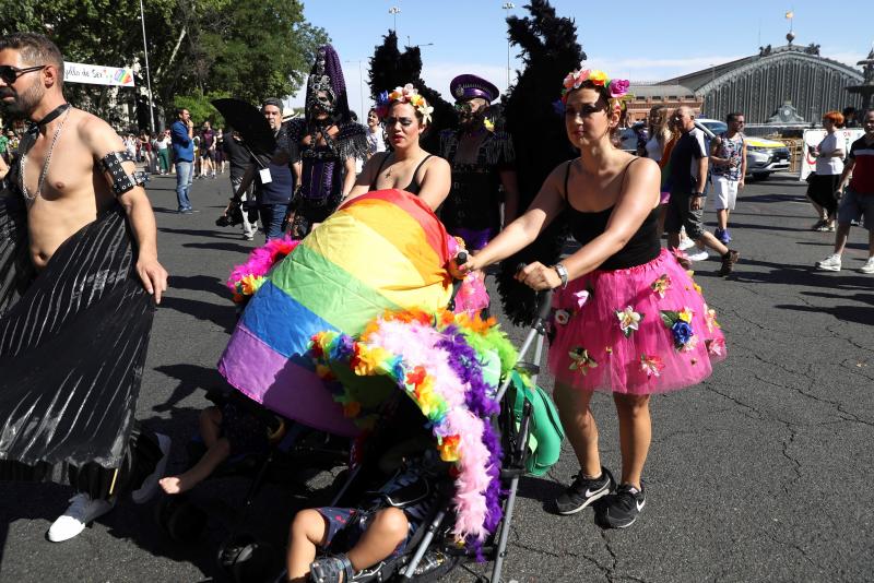 Fotos: Celebración superlativa y multicolor del Orgullo LGTBI en Madrid