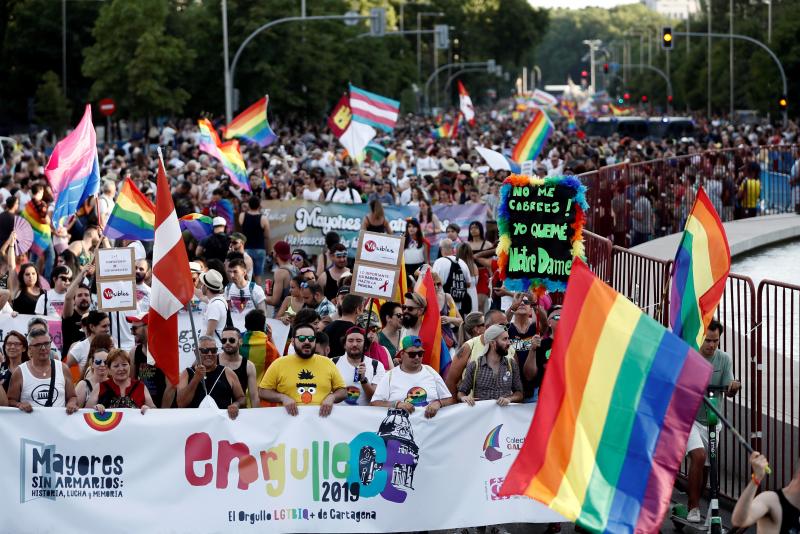 Fotos: Celebración superlativa y multicolor del Orgullo LGTBI en Madrid