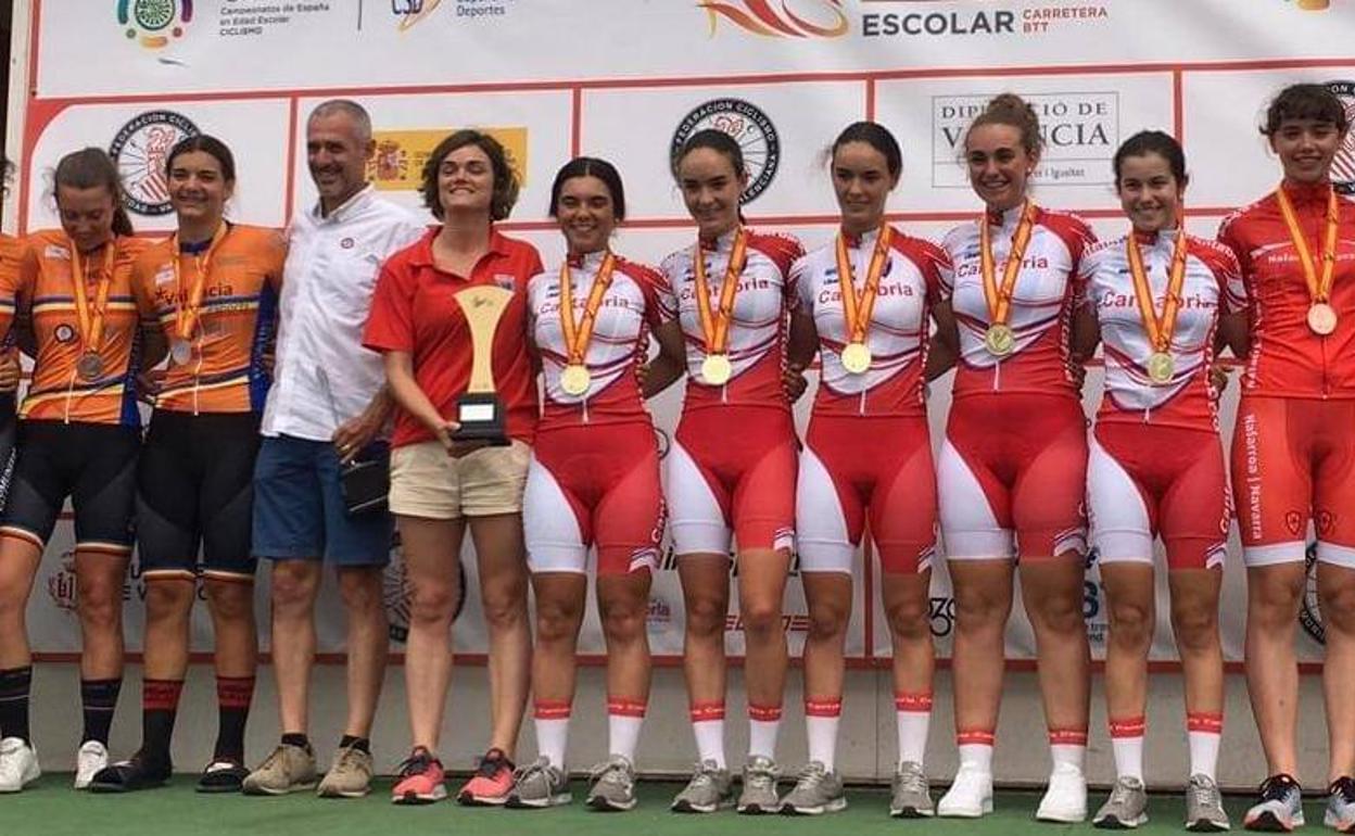La selección cántabra femenina de ciclismo cadete se proclama campeona de España por equipos