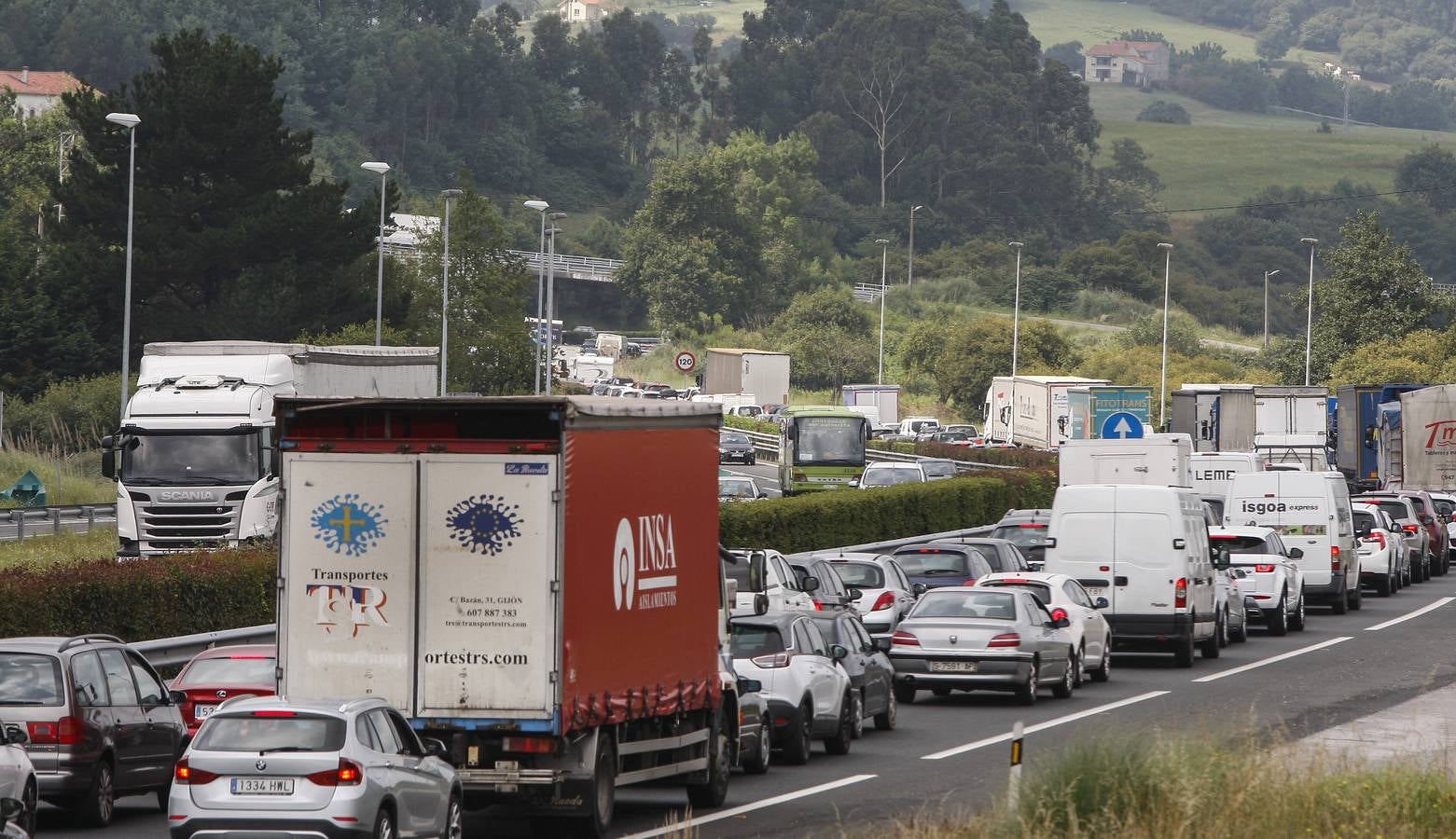 Fotos: Hundimiento de la calzada (A-67, a la altura de Barreda)