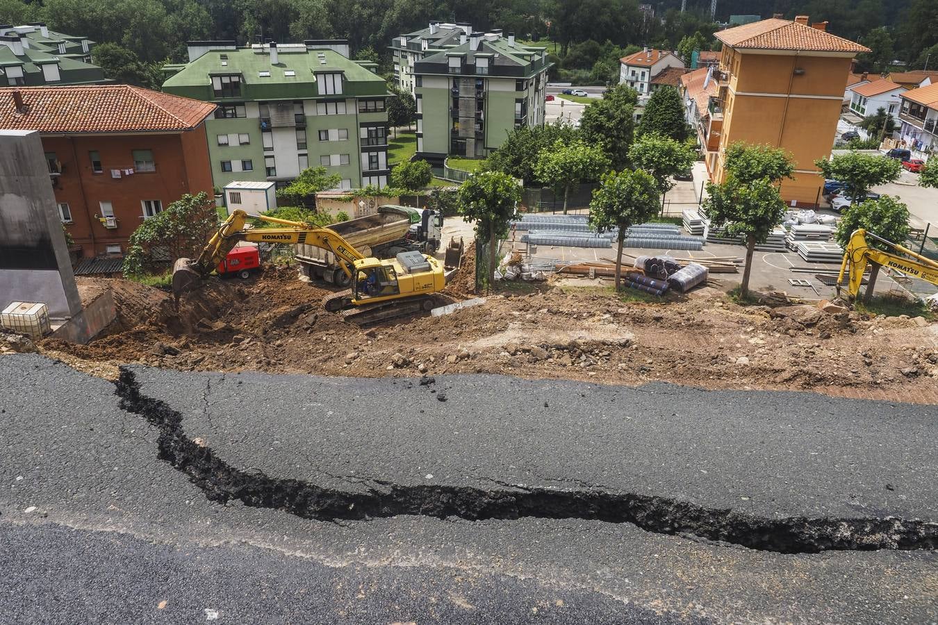 Fotos: Hundimiento de la calzada (A-67, a la altura de Barreda)