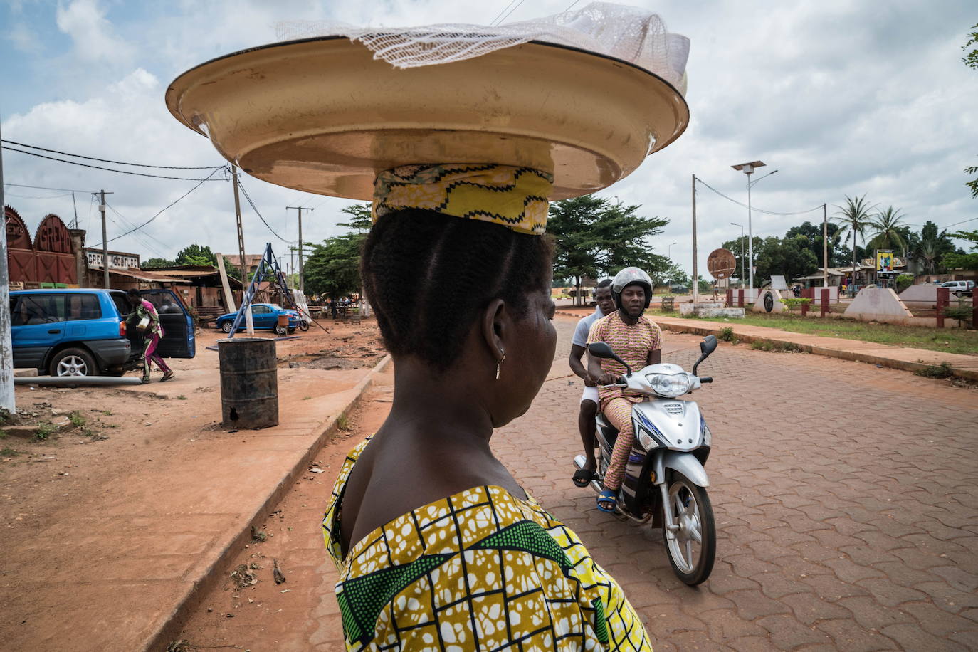 Benín: se recomienda viajar con extrema precaución y evitar las visitas a los parques nacionales 'W' y 'Pendjari' en el extremo norte y las fronteras con Burkina Faso y Níger, ya que pueden sufrir incursiones de grupos terroristas. Deben asimismo evitarse zonas aisladas y solitarias.