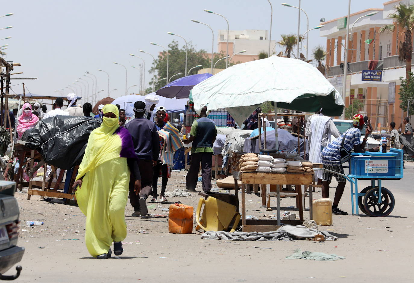 Mauritania: dada la persistencia de la amenaza terrorista en la región, en caso de viajar a Mauritania, se recomienda tomar medidas de autoprotección al oeste del meridiano 12ºW. Está totalmente desaconsejado viajar al este de dicho meridiano así como por la zona norte fronteriza con el Sáahara Occidental, Argelia y Mali. En estas zonas apenas hay presencia de la Administración mauritana y existe especial riesgo de secuestros y atentados terroristas. Además las condiciones sanitarias del país son muy precarias y existe un alto nivel de inseguridad vial.