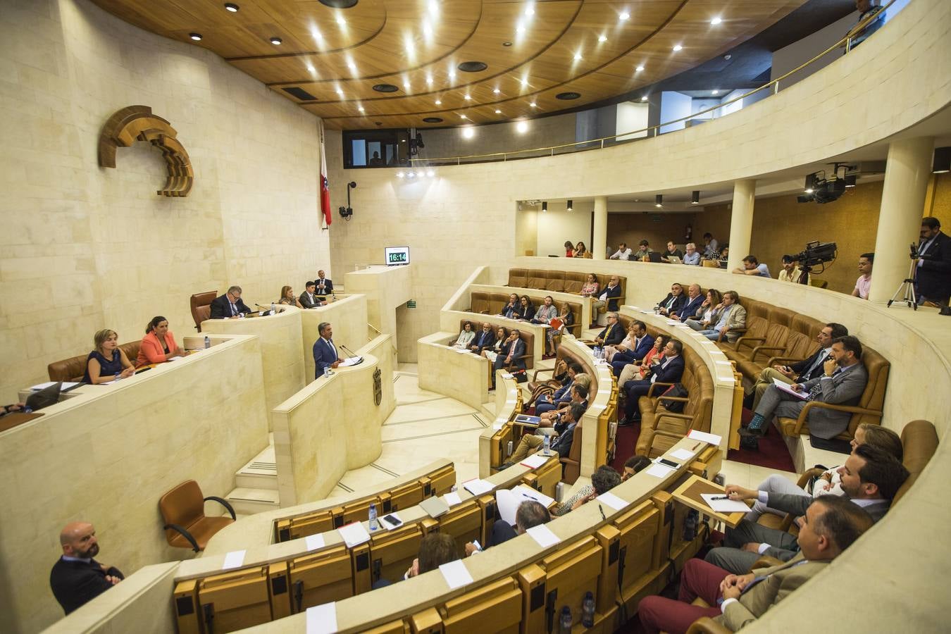 Fotos: Pleno para elegir el senador autonómico de Cantabria. Los consejeros se estrenan en su bancada