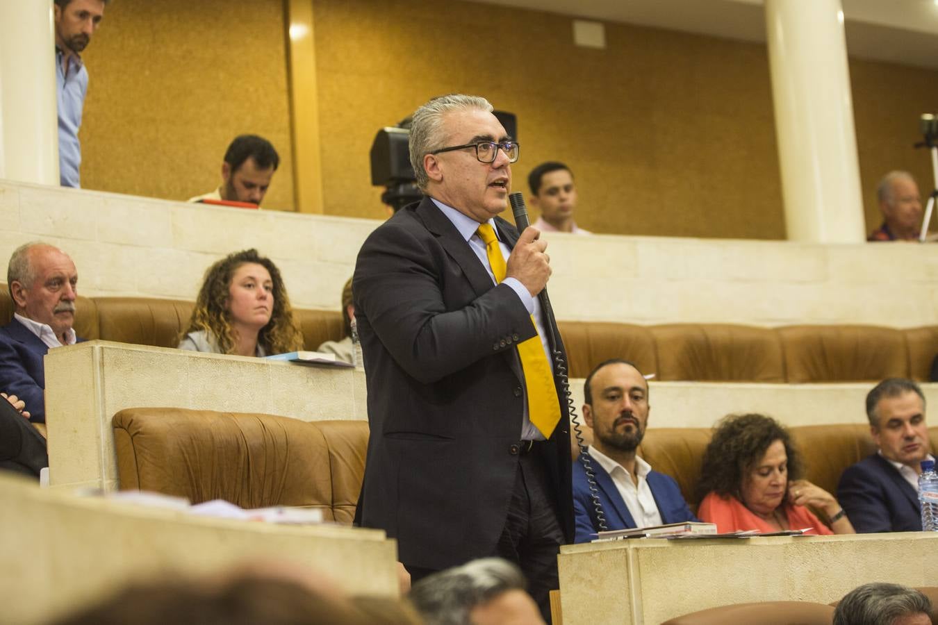 Fotos: Pleno para elegir el senador autonómico de Cantabria. Los consejeros se estrenan en su bancada