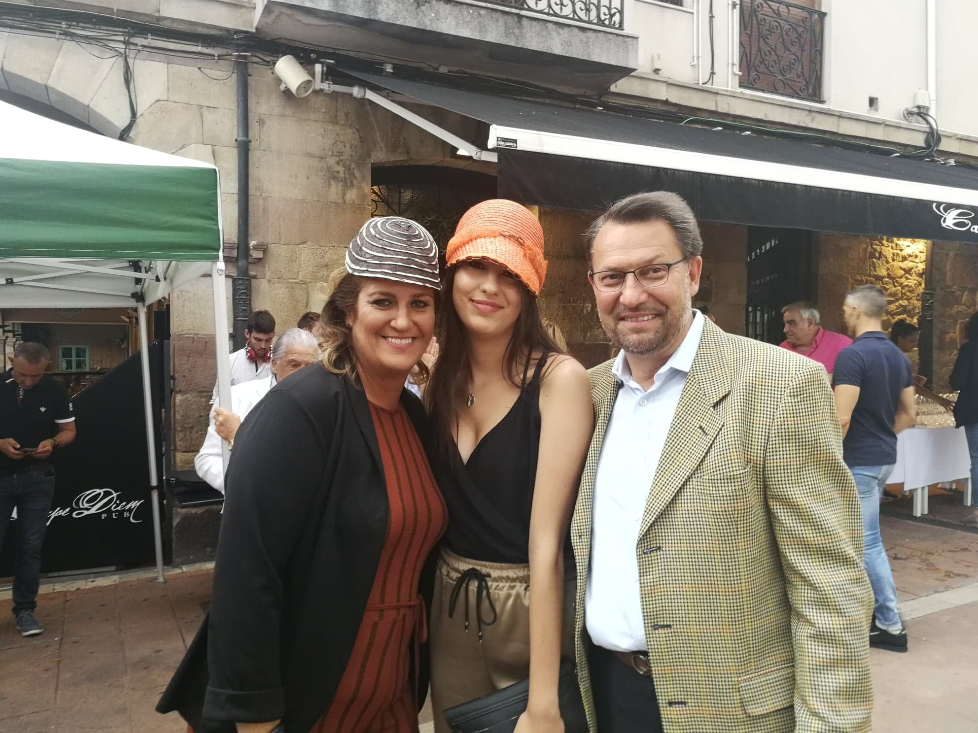 Martha Bravo, Ana Paula Bravo y Óscar Bravo.