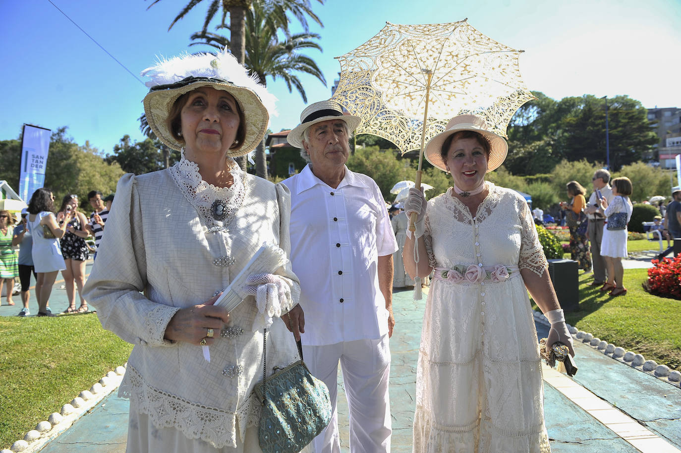 Un pasacalles y un espectáculo de acrobacias y malabares han dado la bienvenida a un programa festivo que incluye más de una treintena de actividades para toda la familia hasta el domingo