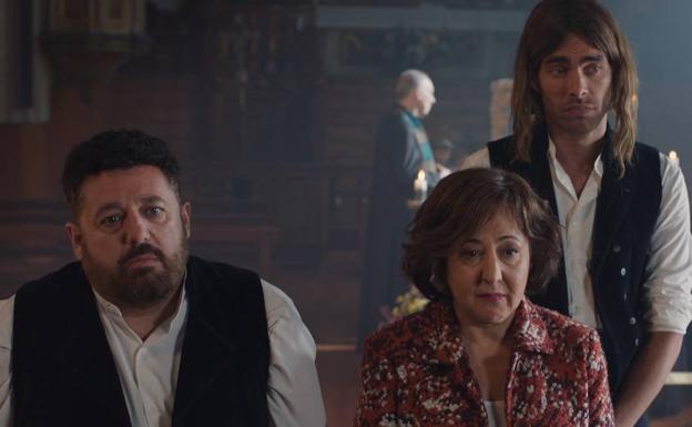 Pepón Nieto, Carmen Machi y Jon Kortajarena, vecinos de Fuentejuela de Arriba en 'Lo nunca visto'.