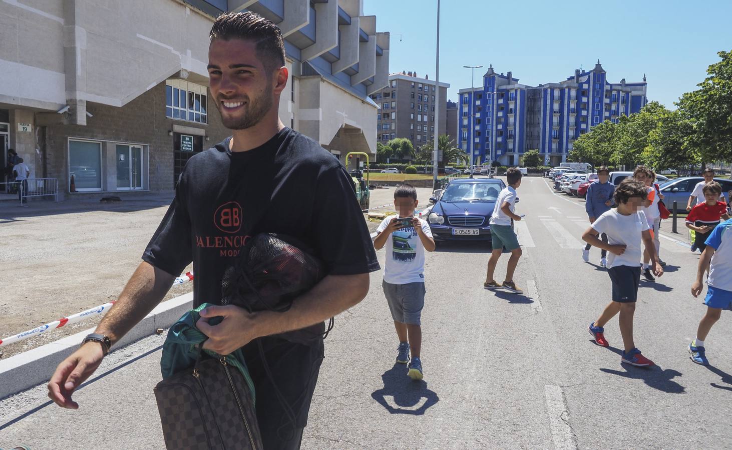 El portero ha reconocido que salir de Madrid le va a «venir bien para conocer otra ciudad y otro club» y ha explicado que llegar cedido al Racing de Santander desde el Castilla era la opción que mejor le venía.