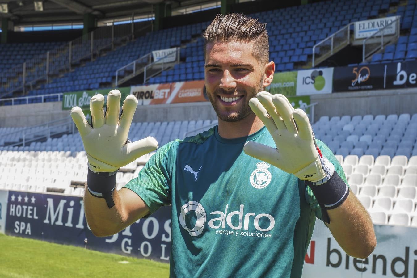 El portero ha reconocido que salir de Madrid le va a «venir bien para conocer otra ciudad y otro club» y ha explicado que llegar cedido al Racing de Santander desde el Castilla era la opción que mejor le venía.