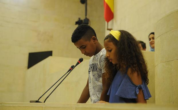 Imagen. Benna y Sudani transmitieron el mensaje desde la tribuna.